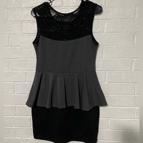 Heart 2 Heart Vintage Peplum Lace Dress - Picture 5 of 7